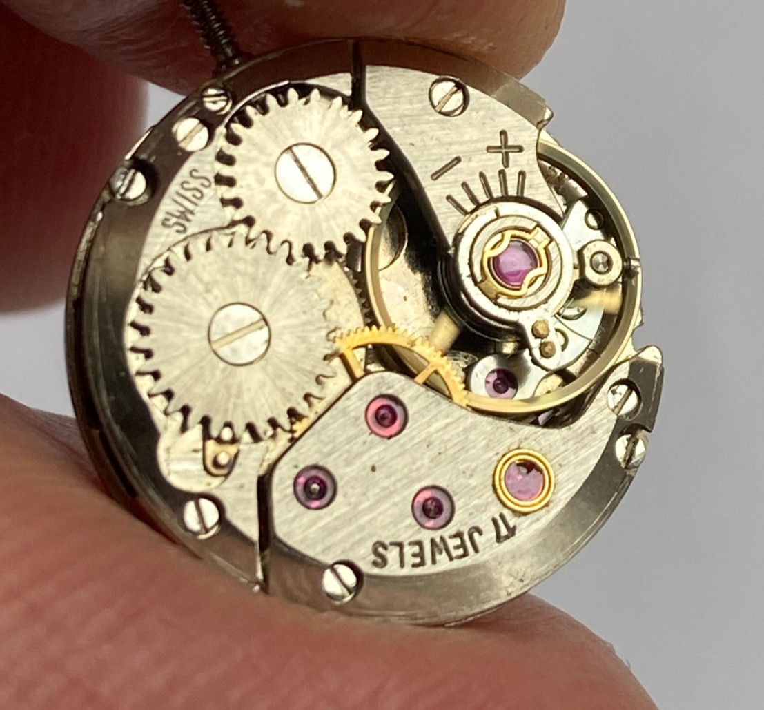 Vinatage WOMEN watch parts MOVMENT Unbranded CAL. ETA 2412 SWISS RUNNING 17 J
