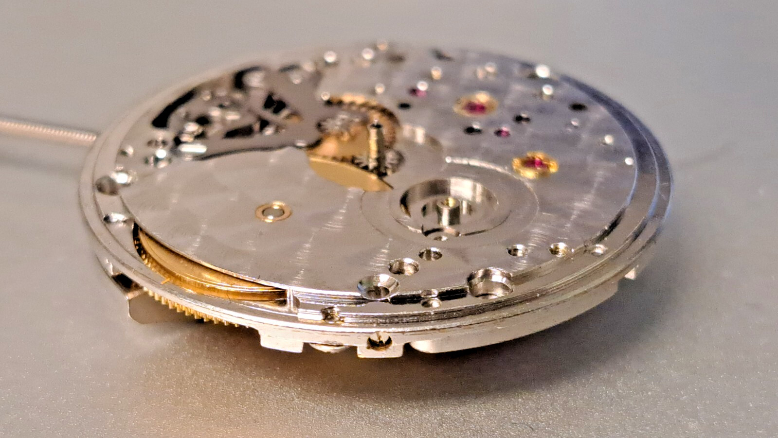Genuine Original Rolex 1520 movement pre-owned. runs. for repair or for parts
