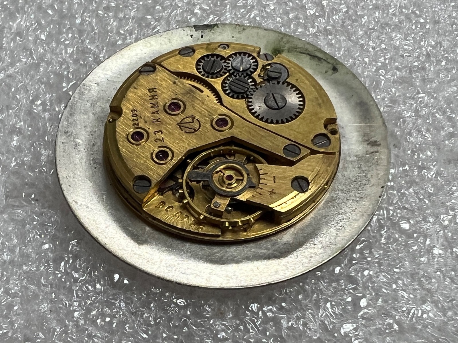 USSR LUCH movement 2209 caliber Gold Plated watch mechanism. FOR PARTS .