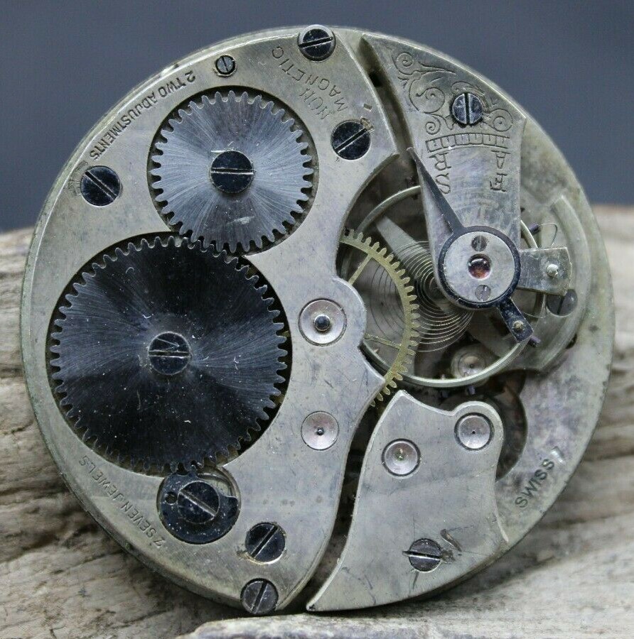 LOCUST SWISS POCKET WATCH MOVEMENT 41.4mm DIAMETER KEY DRIVEN 7j (Q3M)