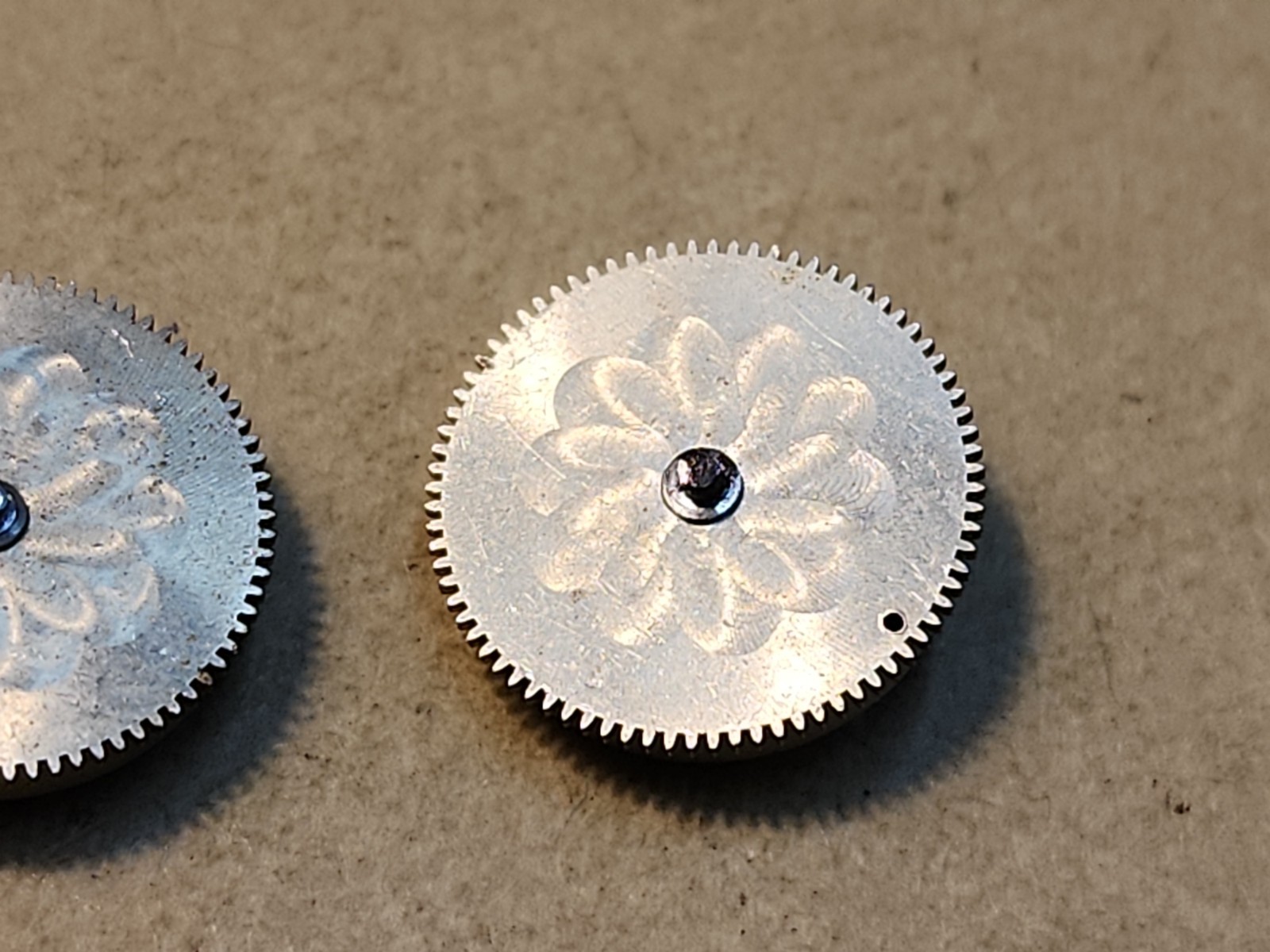 Lot Of 2 Pocket Watch Fancy Mainspring Barrels With Cover And Arbor 12.85mm