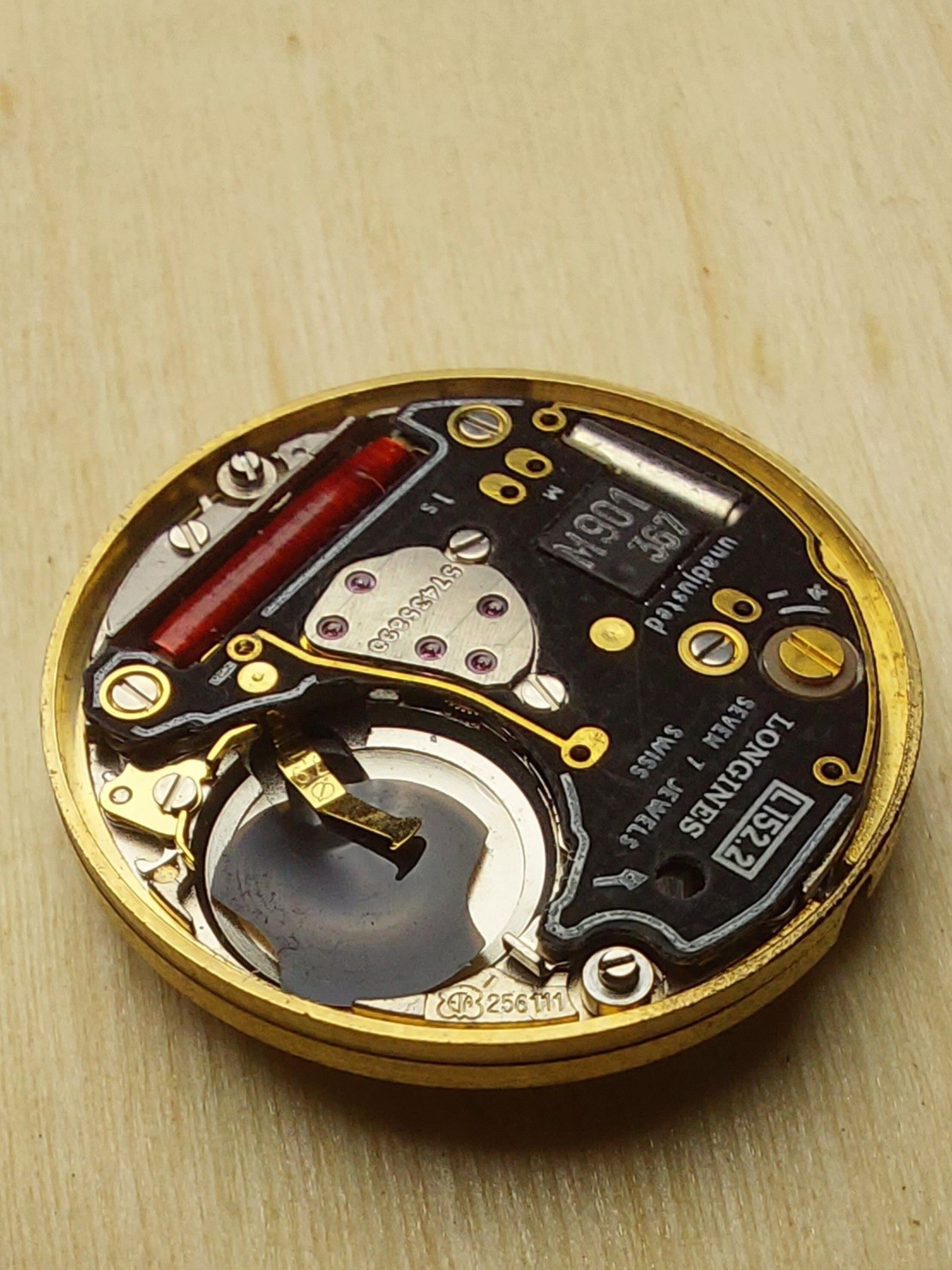 longines quartz movement L152.2 eta 256.111