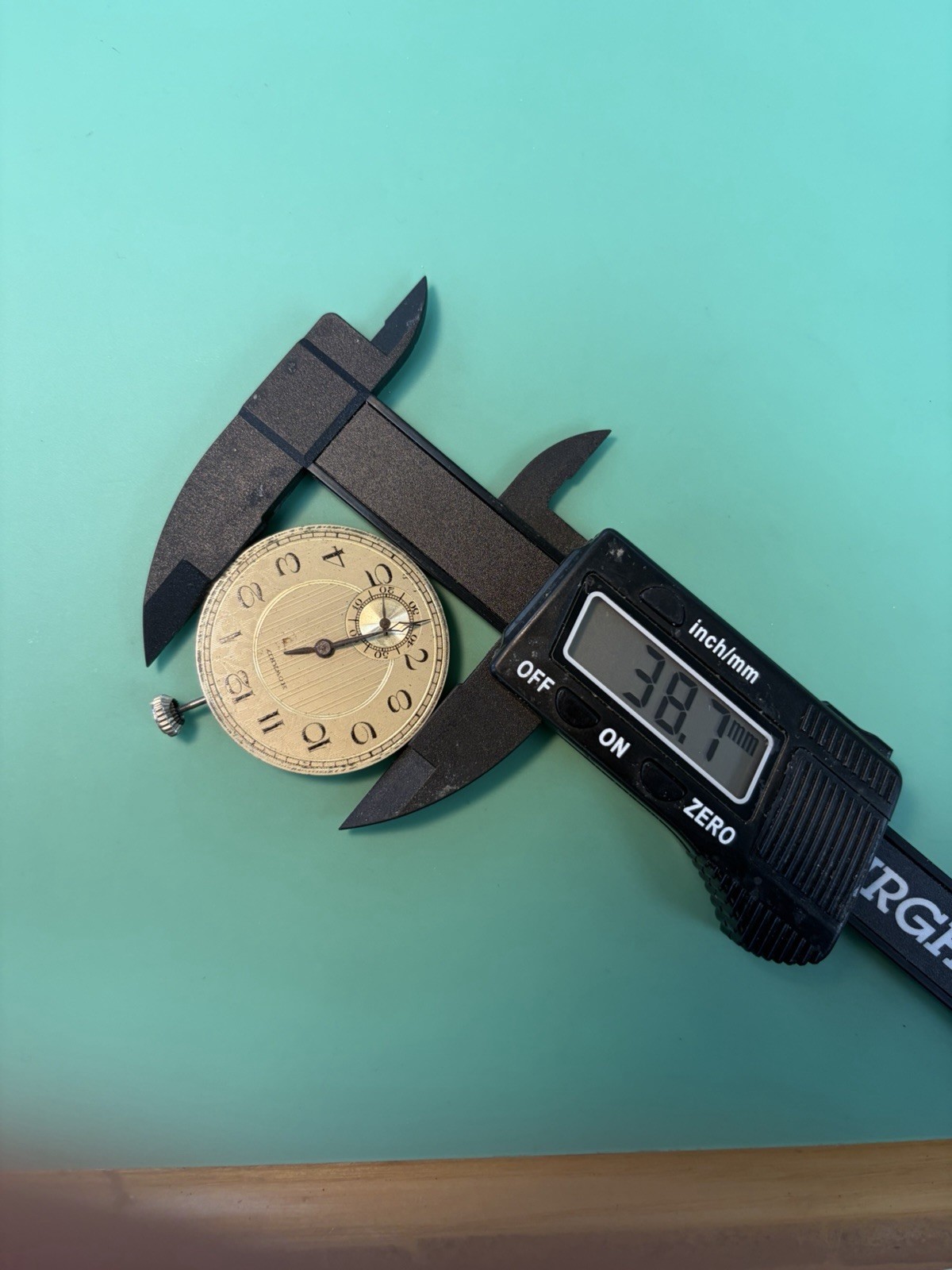 Vintage Howard 12s 17J Art Deco Pocket Watch Movement Parts Good Balance