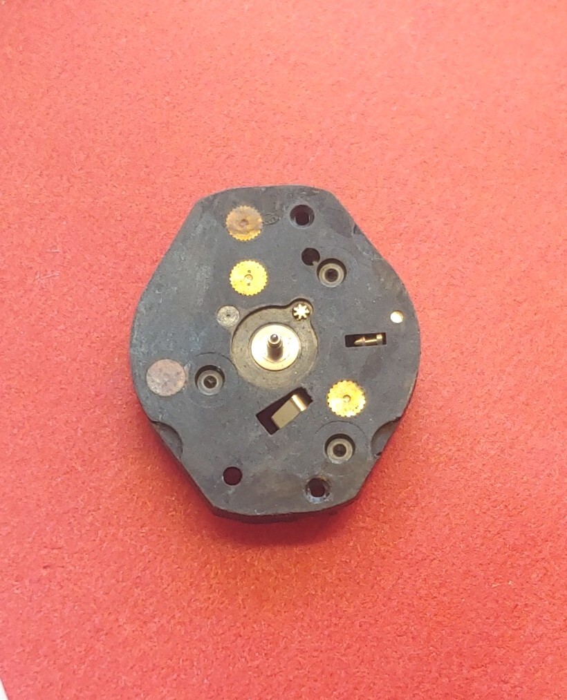 ShioJiri Y121A Quartz Movement. 3 Hand. Sets, Runs, Keeps Time 24 Hrs.