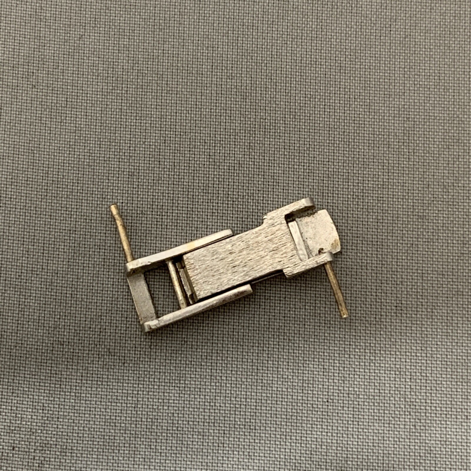 18k White Gold Stamped 750 Folding Clasp Buckle Bark Finish 5 mm Rare Vintage