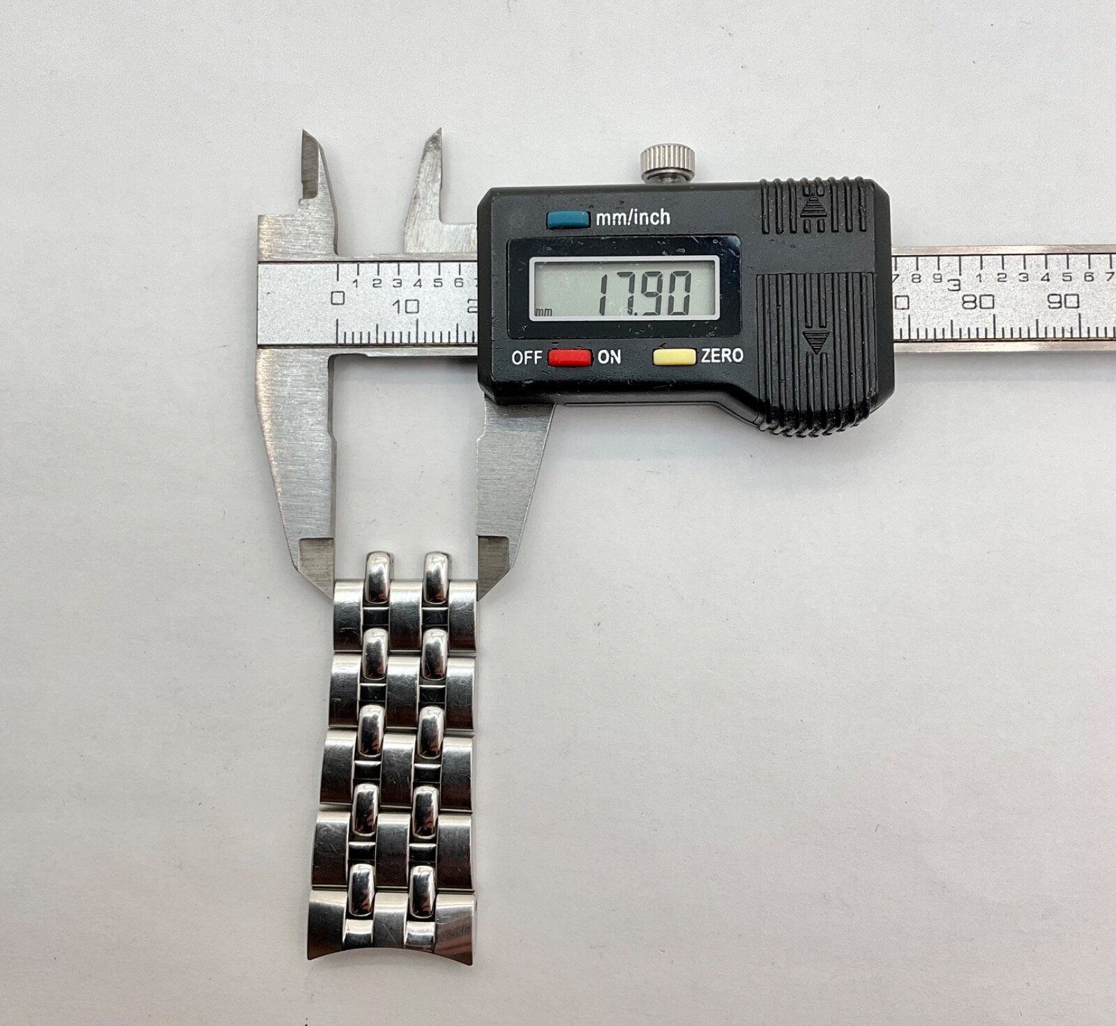 Raymond Weil 5590 Stainless Steel CONTINUOUS Partial Band