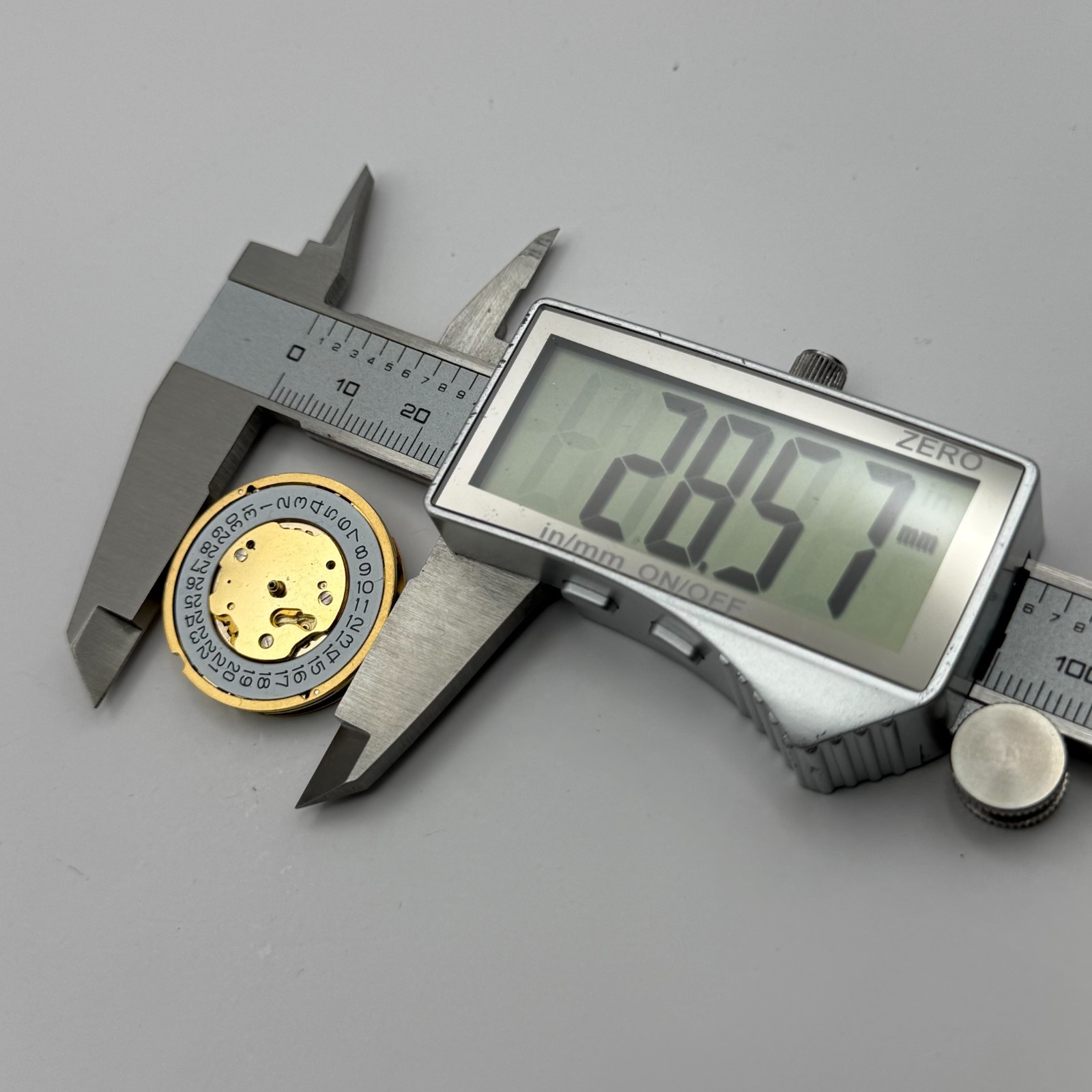 Ronda 5040.D Watch Movement Quartz Swiss R9 13 Jewels Parts Repair Spares 28.5mm