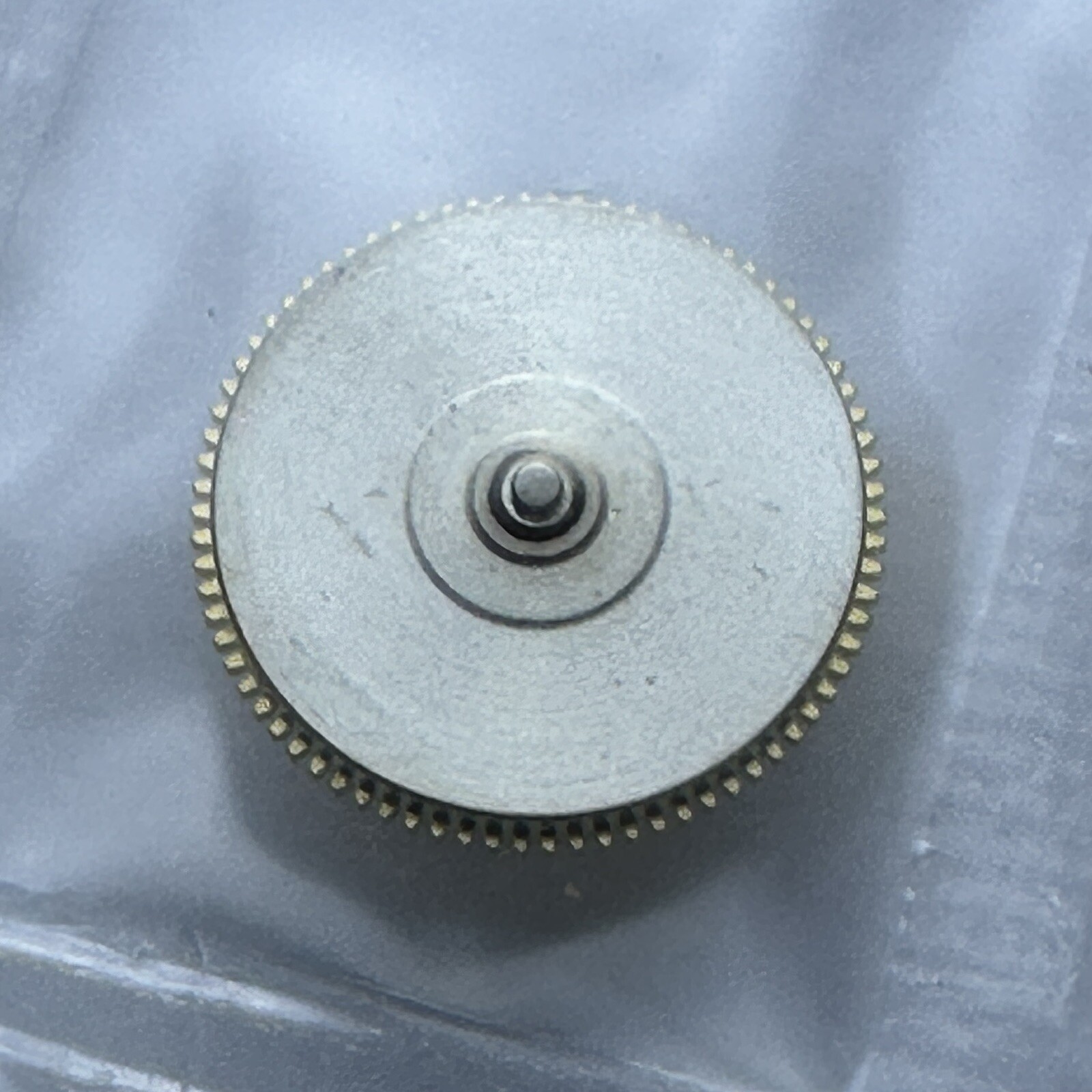 NOS COMPLETE BARREL WITH ARBOR & MAINSPRING SEIKO 2220 / 201 222