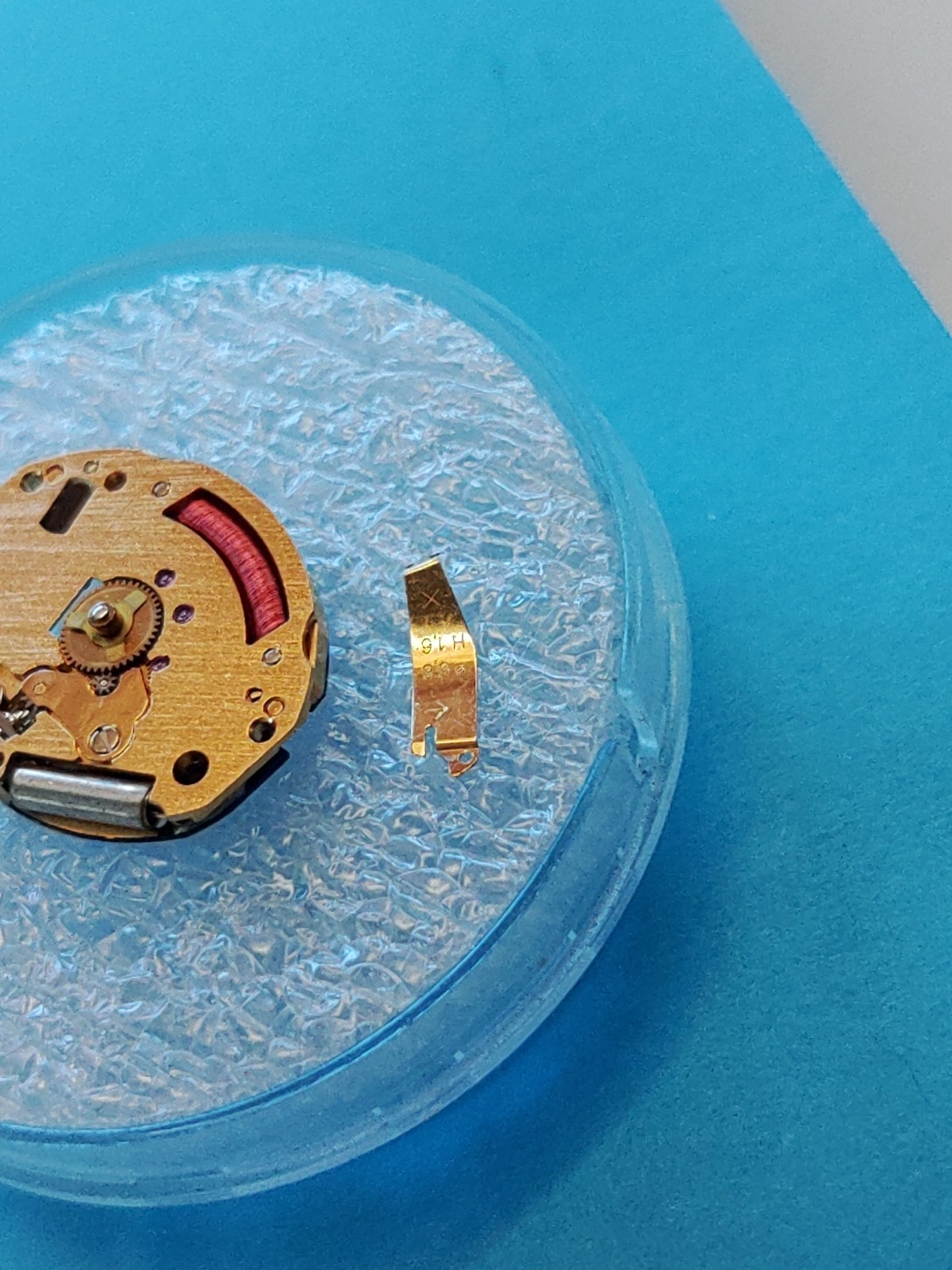 ETA 976.001 High Grade Bonard Geneve Movement.Sets,Runs,Keeps Time 24 Hrs. H=0