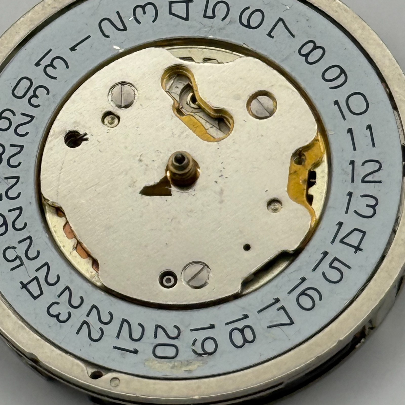 Ronda 5040.D Watch Movement Quartz Swiss Date 6 Jewels Vintage Parts 28.4mm