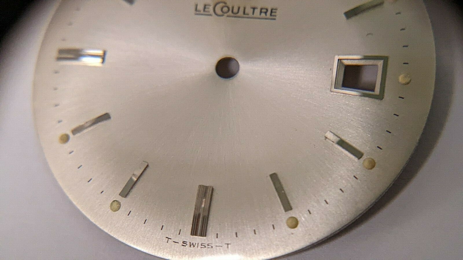 Jaeger Lecoultre K866 DIAL, DATE, pre-owned genuine Silvery/Gold color. Discolor