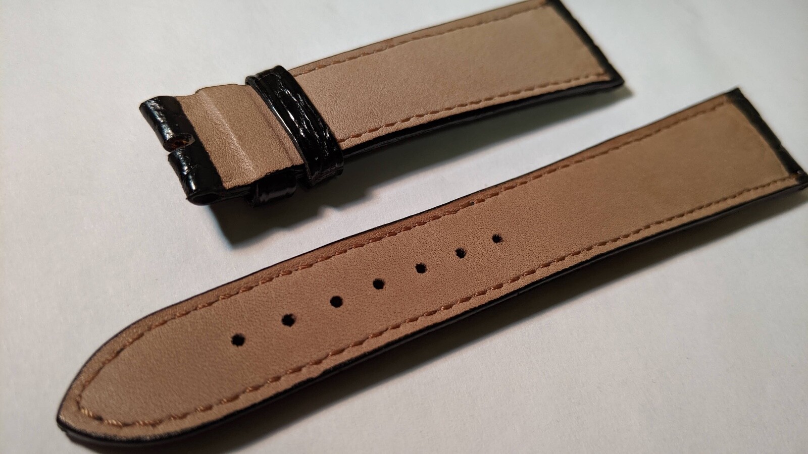 Unbranded CROCODILE BAND BLACK 20.5mm at the watch, 15mm at the clasp. beautiful