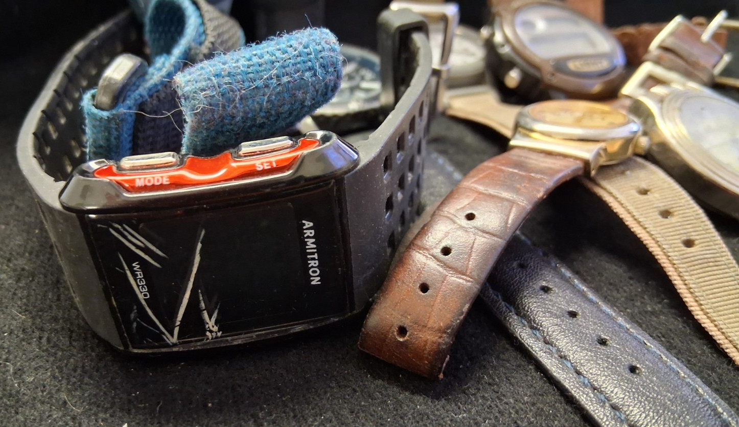 JUNK DRAWER VINTAGE WRISTWATCH LOT MIXED ASSORTMENT TIMEX CARRIAGE CASIO & MORE
