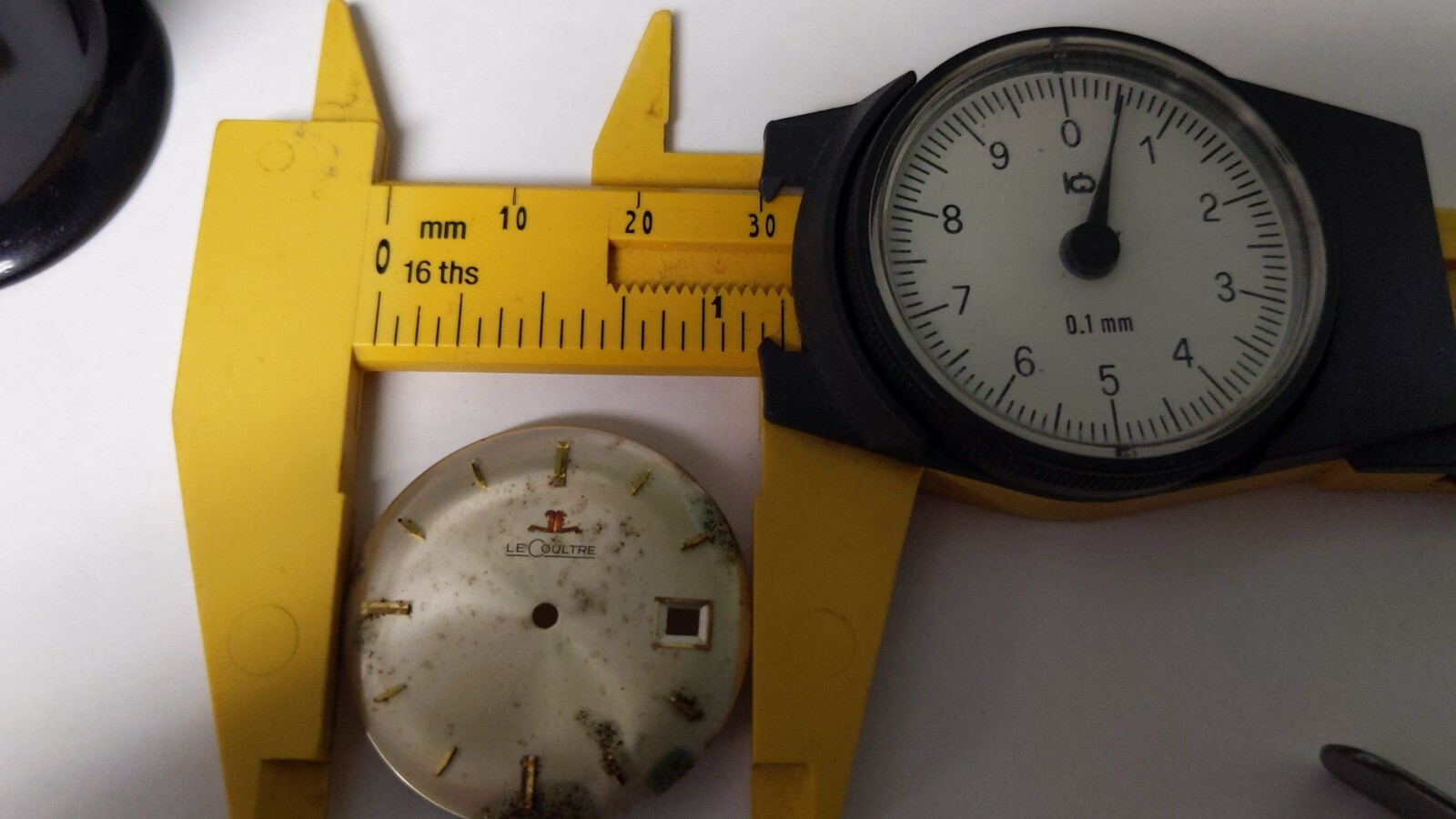 Lecoultre K866 DIAL, DATE, pre-owned genuine needs refurbish yellow with yellow