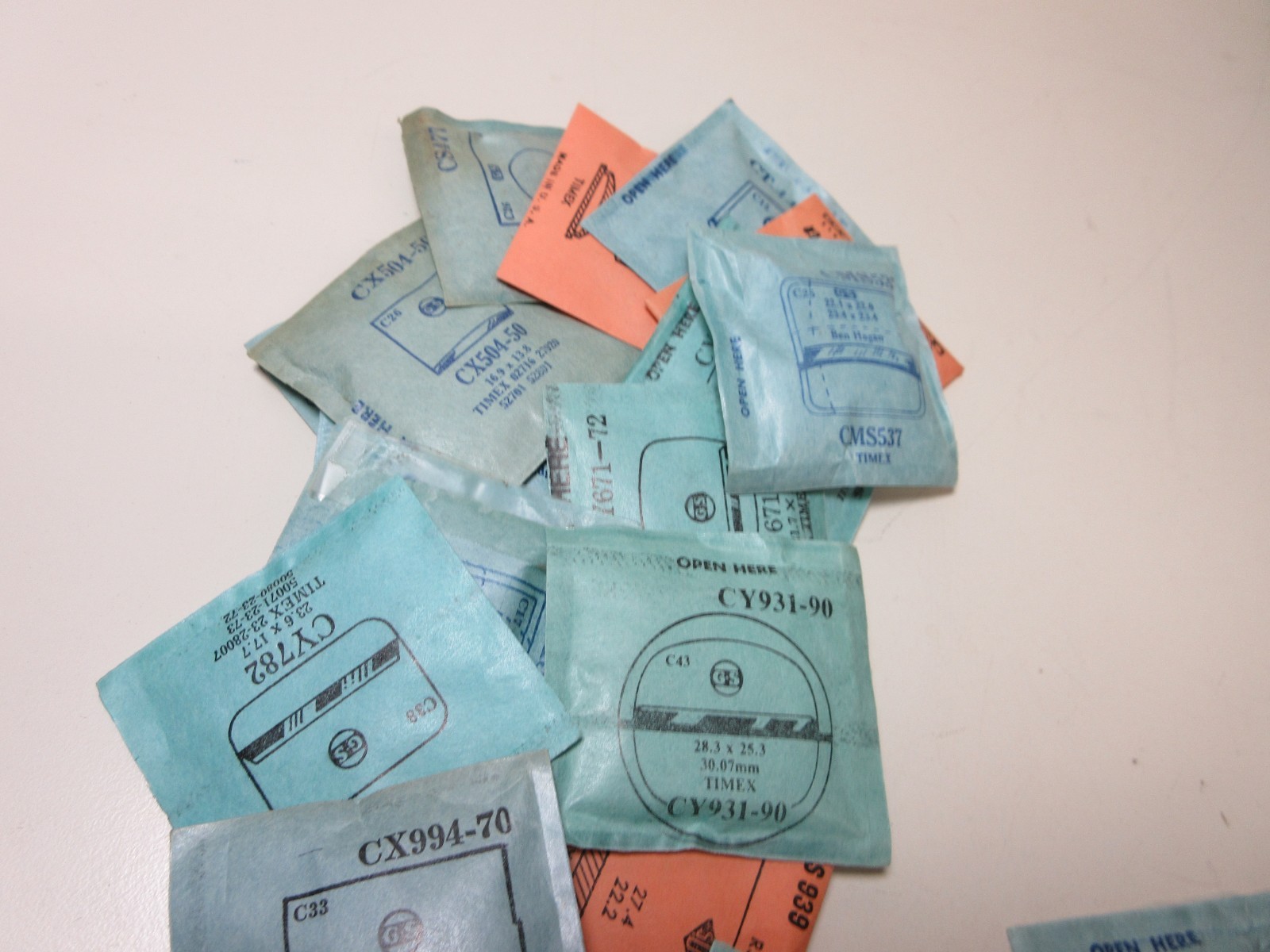 LOT OF GS SUC WATCH CRYSTALS FOR TIMEX NEW OLD STOCK FLEXO WATCHMAKER #209