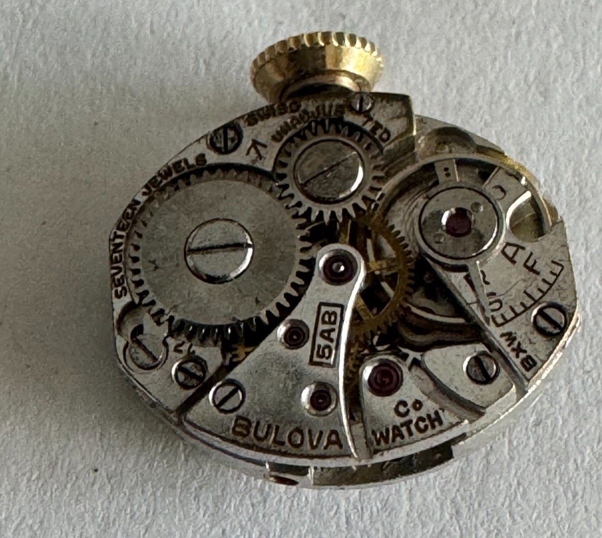 VINTAGE LADIES BULOVA WRISTWATCH MOVEMENT CAL. 5AB KEEPING TIME 17 JEWEL!