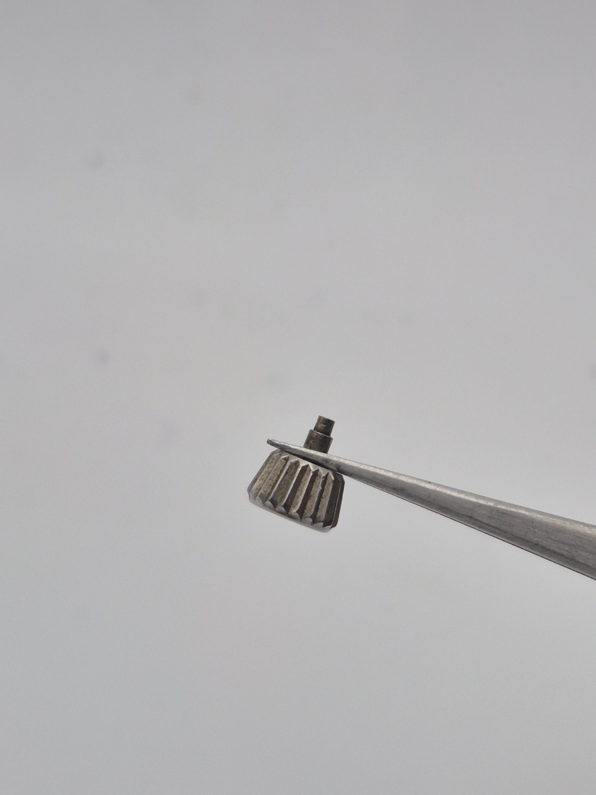 Lucien Rochat Corona 6.1mm x 3.8mm Step 90 Tube 2.5mm Screw Crown
