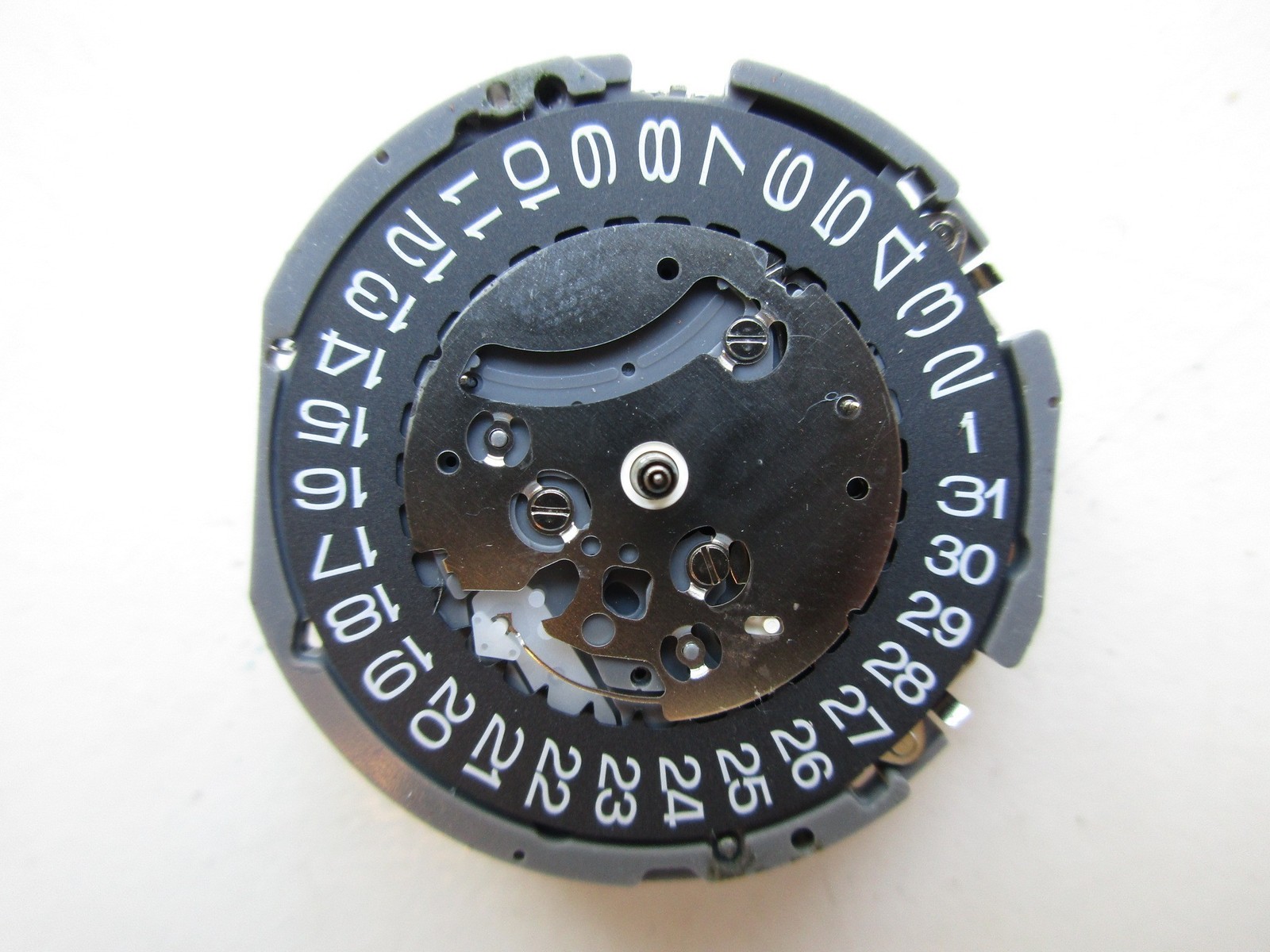 Shiojiri cal. VK68A chronograph quartz watch movement – black date at 3- running