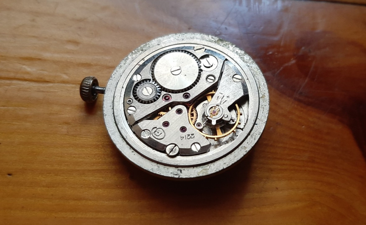 Old Soviet men’s watch mechanism USSR Wostok 2214. not work