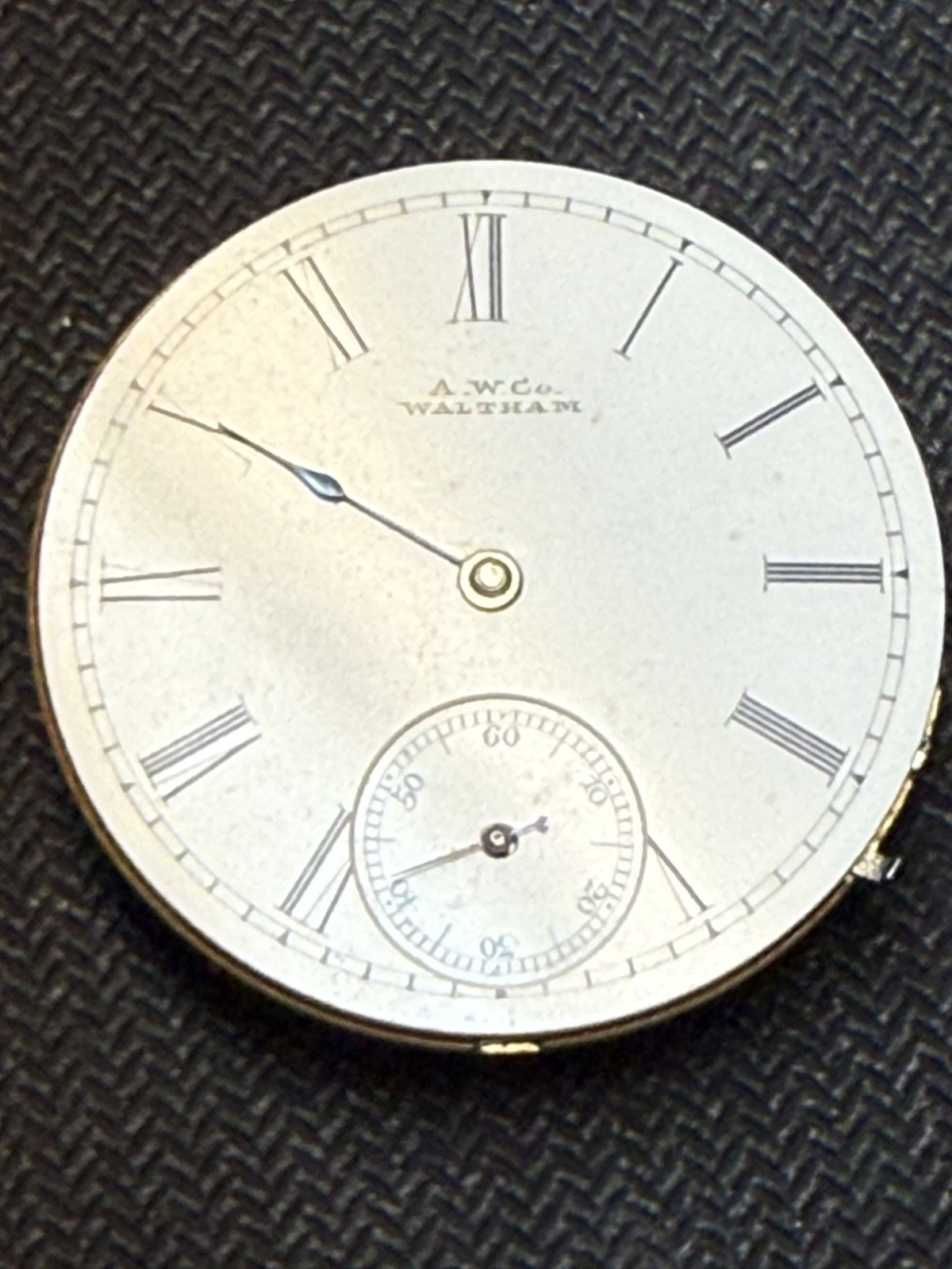 American Watch Co Waltham: size 6 – Good dial, broken staff, missing minute hand