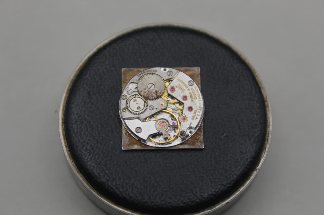 Rolex cellini 1600 movement with dial and hands – For parts or project only