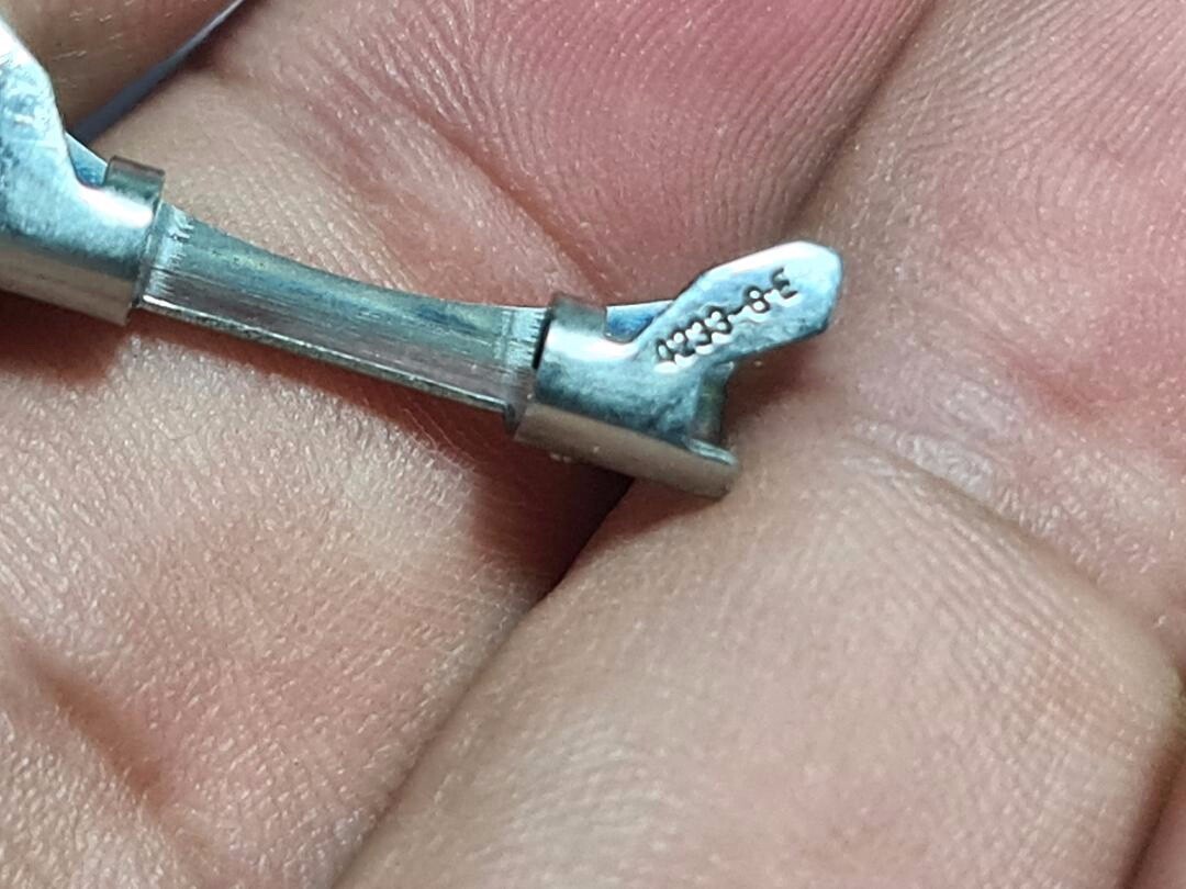GENUINE OYSTER BRACELET NUMBER 4233 END LINK PIECE SEIKO SINGAPORE 7002-7039