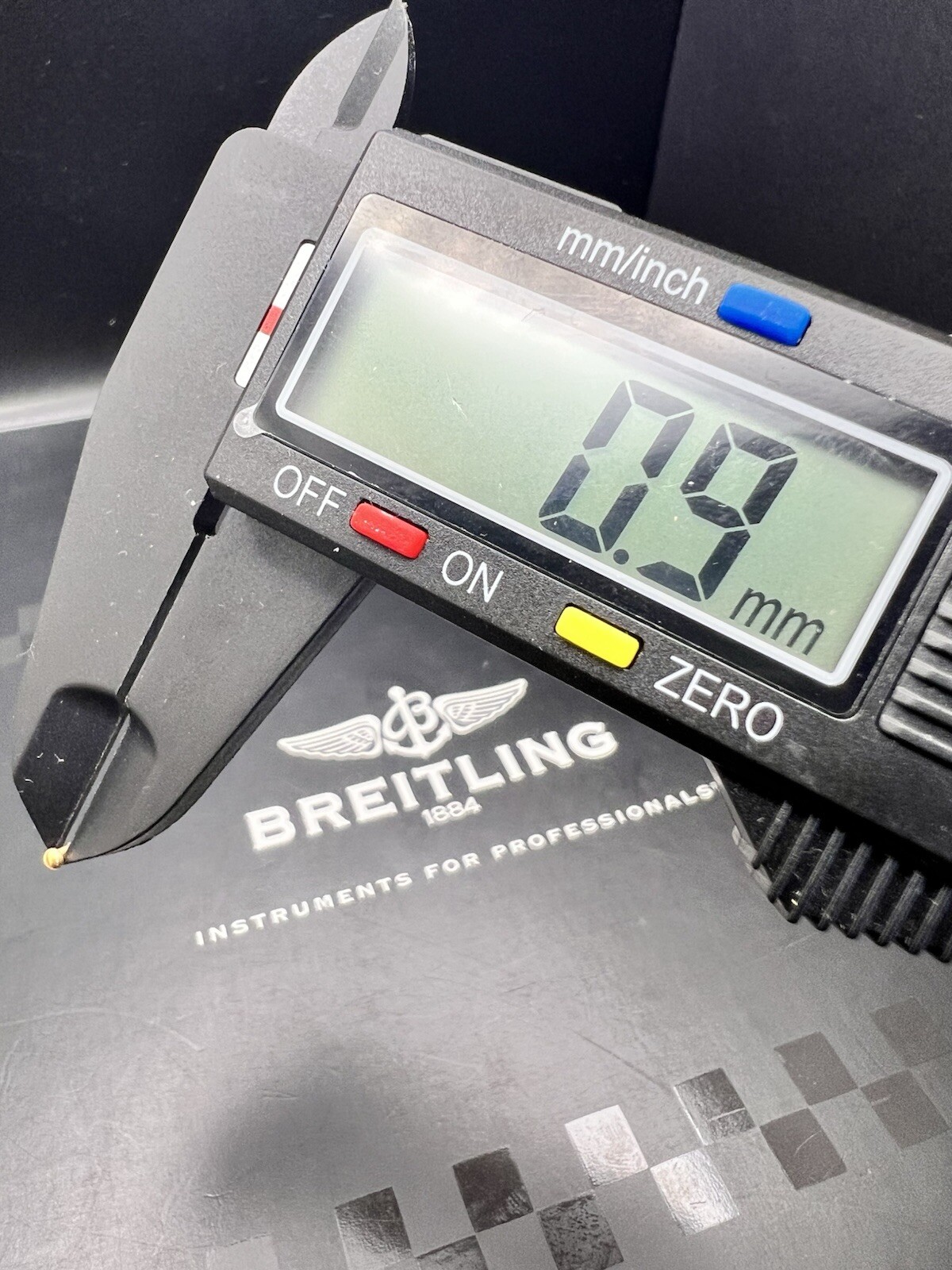Breitling Single 29mmLong Riders Screw for Count UpDown Bezels G2U