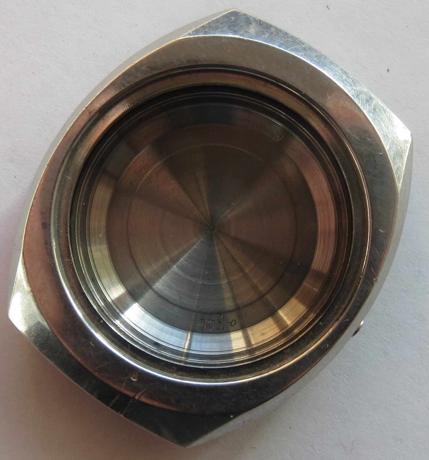 Mens wristwatch steel case screwback 36,5 mm. in diameter for movement 30 mm.