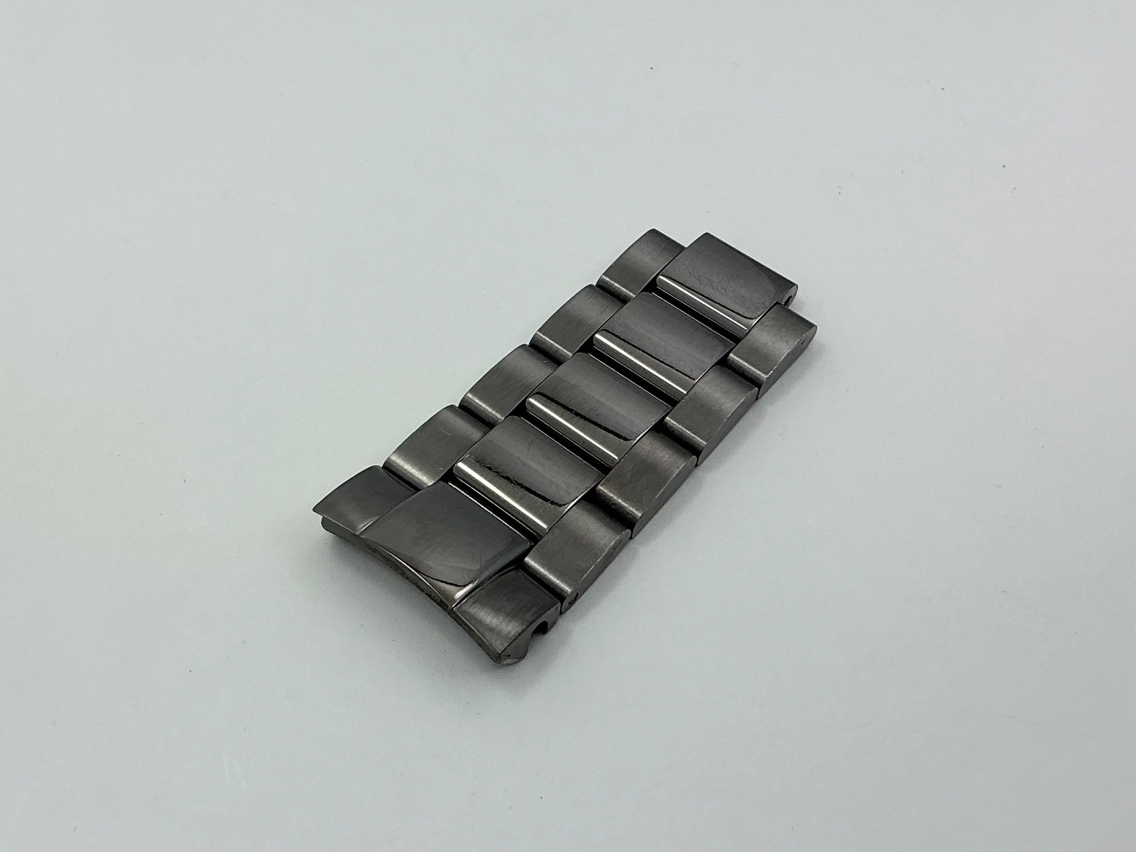 Bulova Model 98B337 Caseback C9692080 Gunmetal CONTINUOUS Partial Band