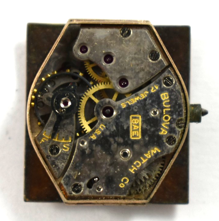 Vintage Bulova Manual Wind 17J 8AE Wrist Watch Movement lot.k5