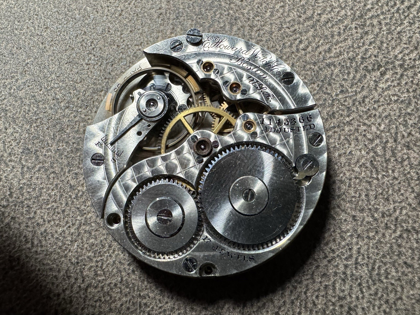 1910 HOWARD 16S 17J SERIES 9 ADJ TO 3 POS POCKET WATCH MOVEMENT & DIAL runs
