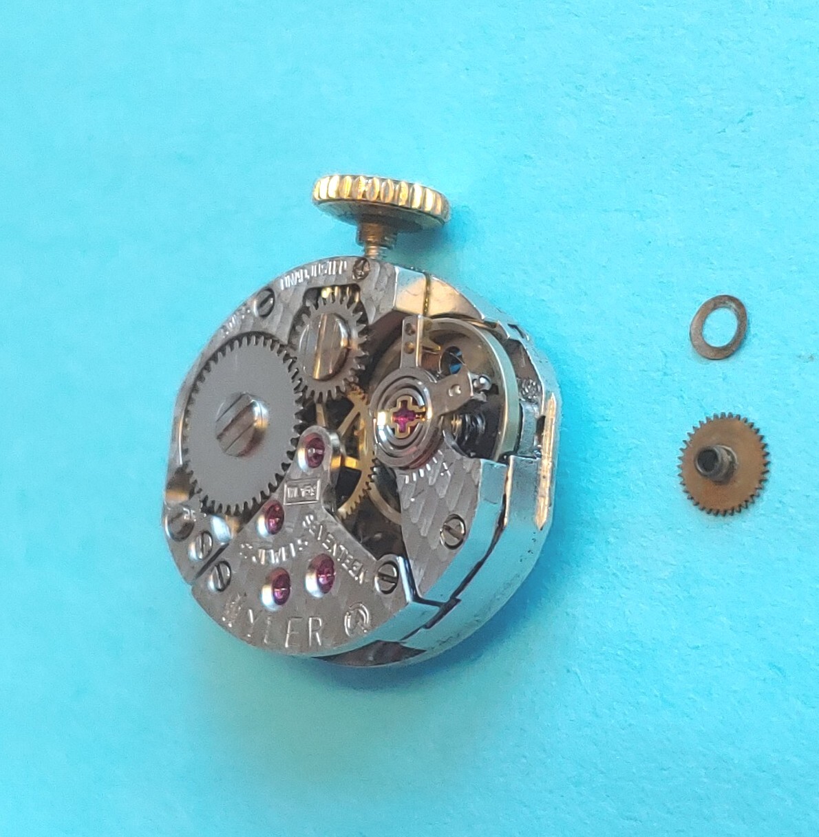Wyler WL 139- 17 Jewel Watch Movement And Gold Crown. Sets & Runs. All Original