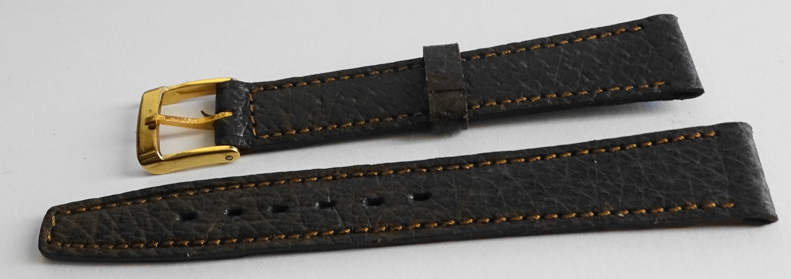 1 Lip Brown Dark Watch Bracelet Stock Original