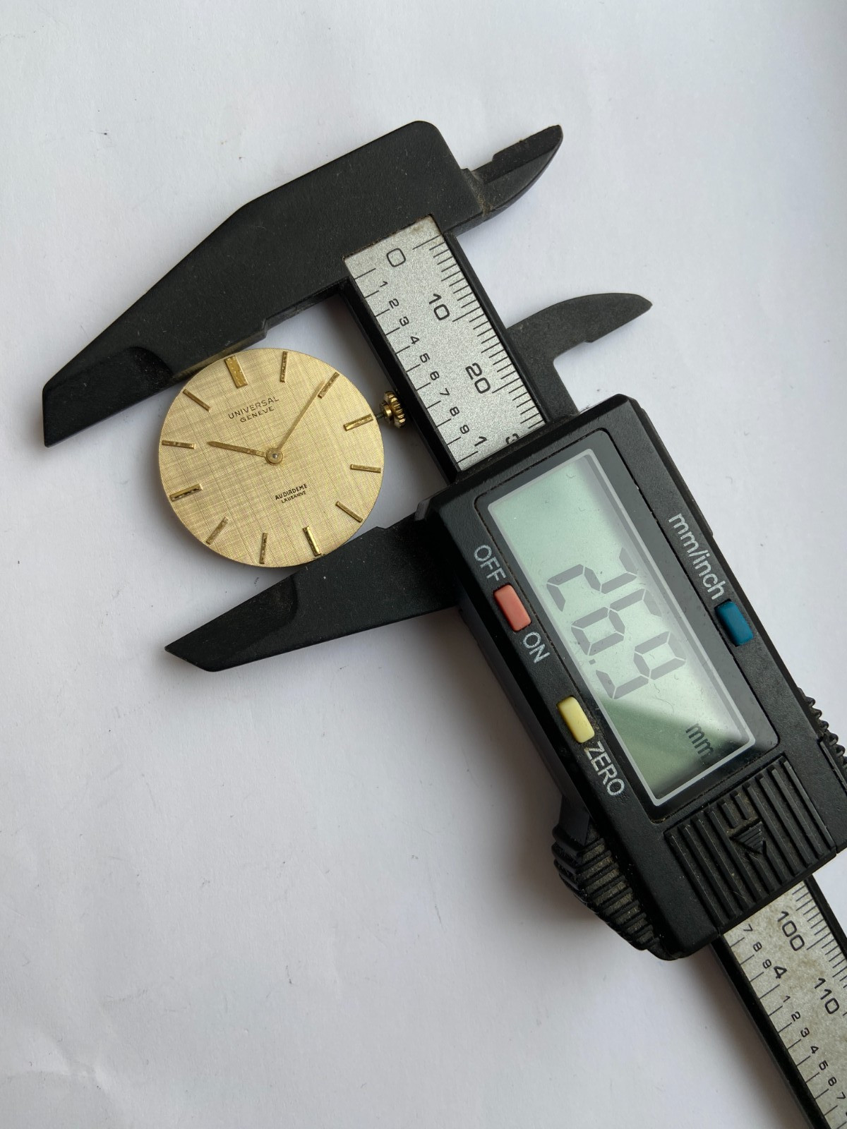 VINTAGE MEN WRIST WATCH FOR PARTS MOVEMENT UNIVERSAL GENEVE AU DIADEME CAL. 820