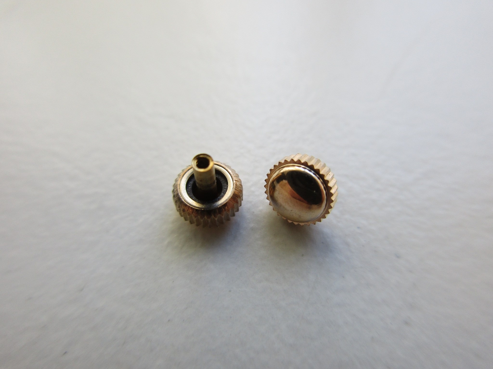 Rosé plated “long post” ø 4.4 mm – stem thread 0.9 mm -tube 2.0 mm watch crowns