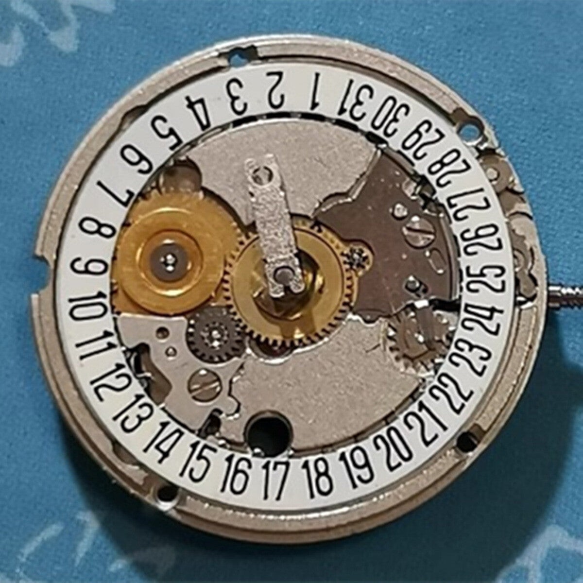Swiss Made Quartz ETA956.114 Movement 2 Hands Calendar Single Date At 6