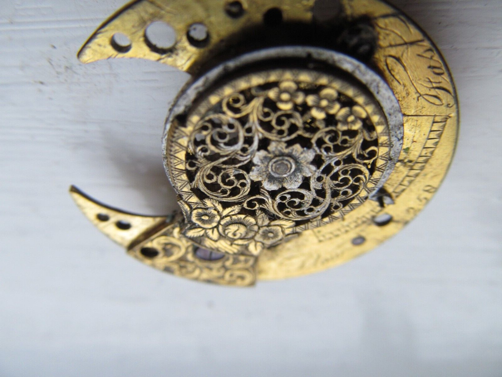 Antique Balance cock. 28mm long. 8g.