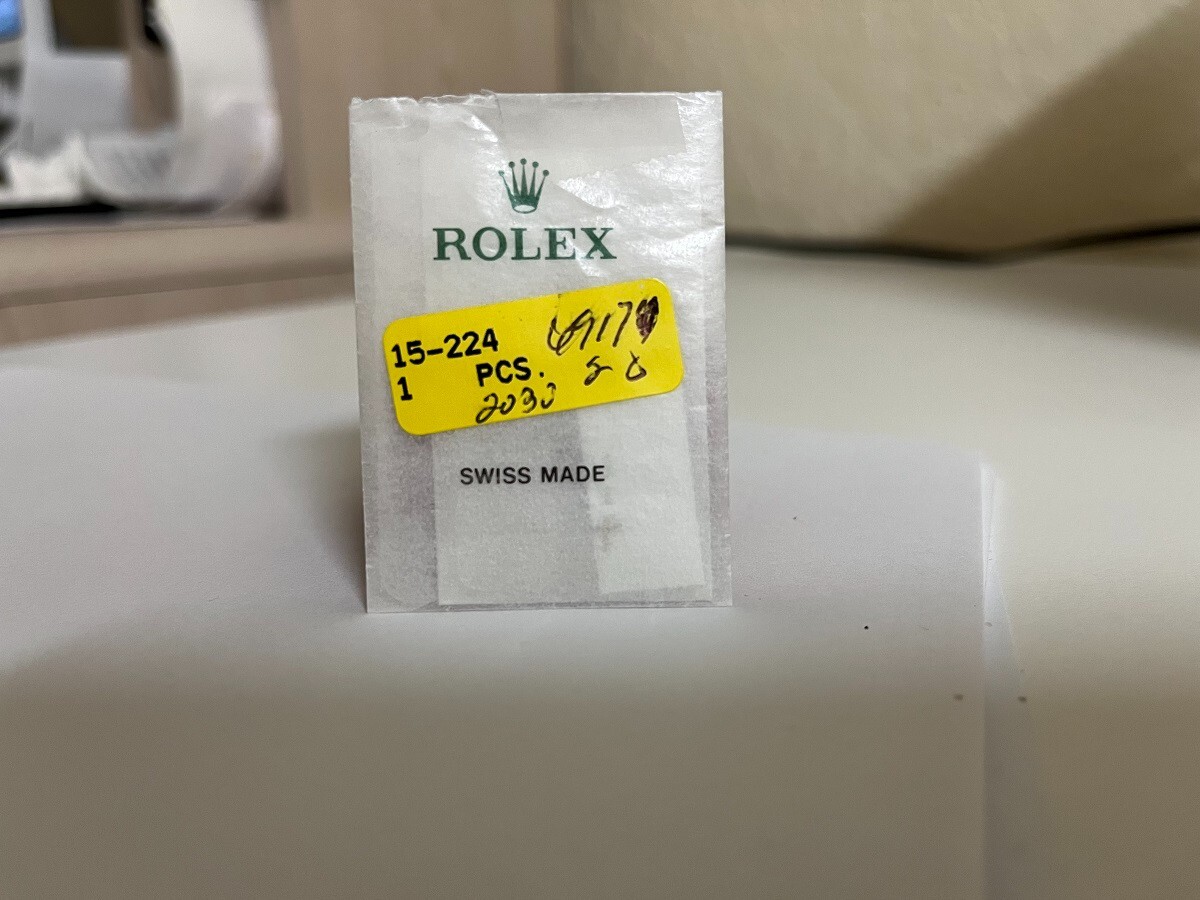 Genuine Rolex Second Hand 15-224 Yellow Gold New Factory open package model 6917