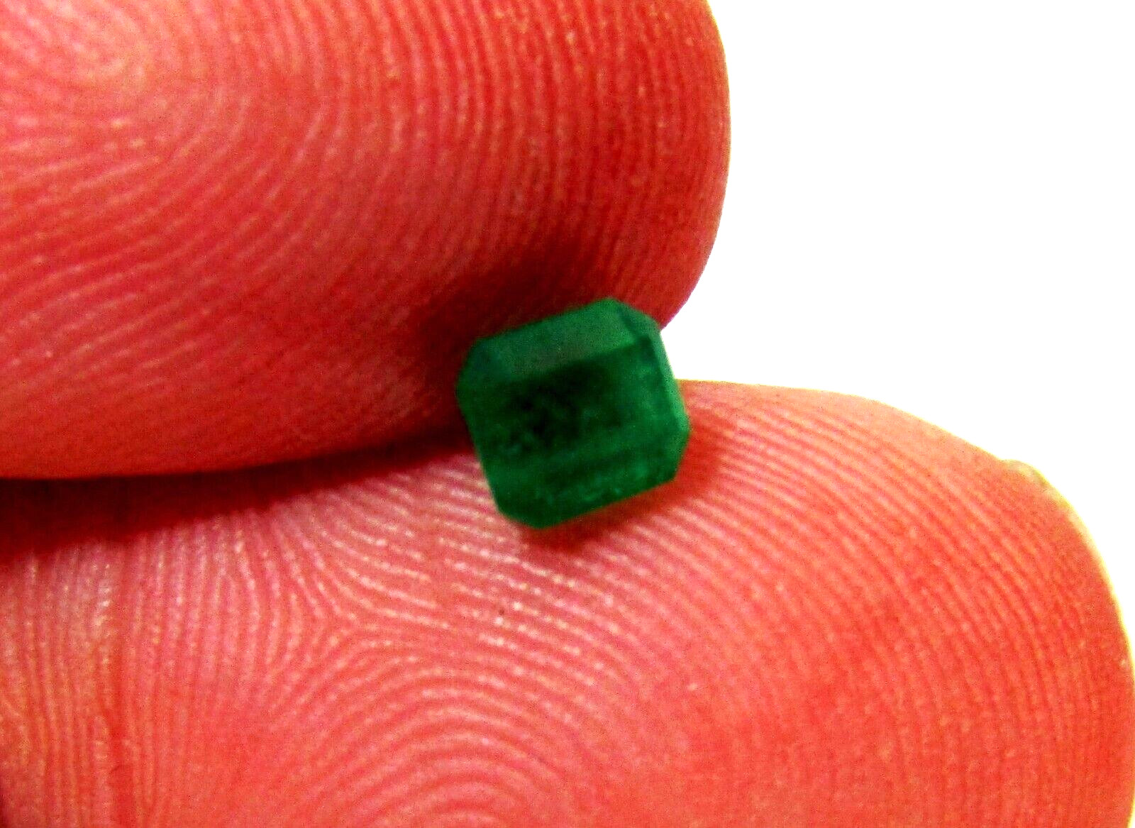NATURAL Emerald clean with a magnifying glass square @ 4.5 x 4.8 mm 0.5 cts