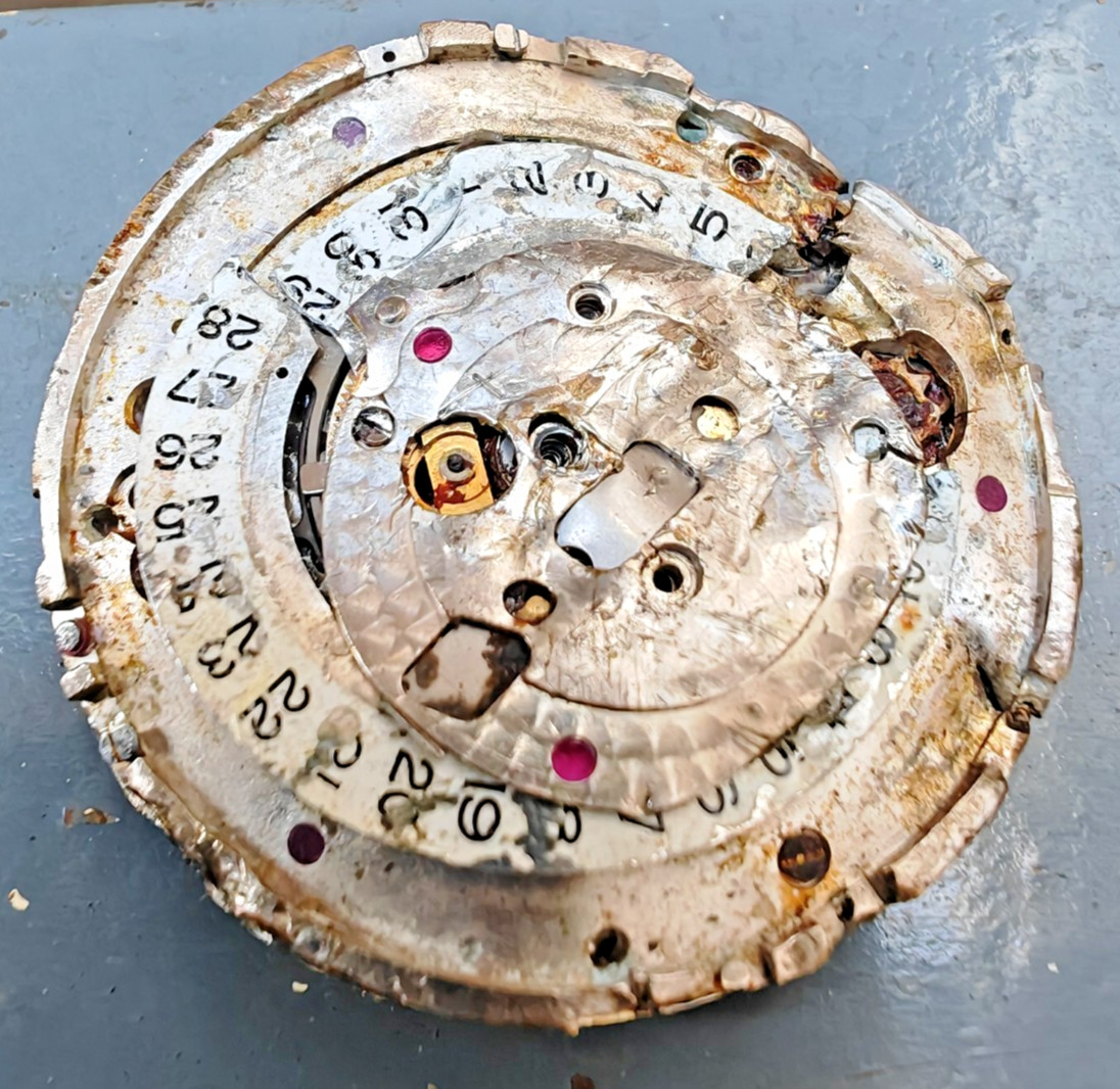Orig ROLEX Sky-dweller movement CAL 9002 damaged incomplete crushed