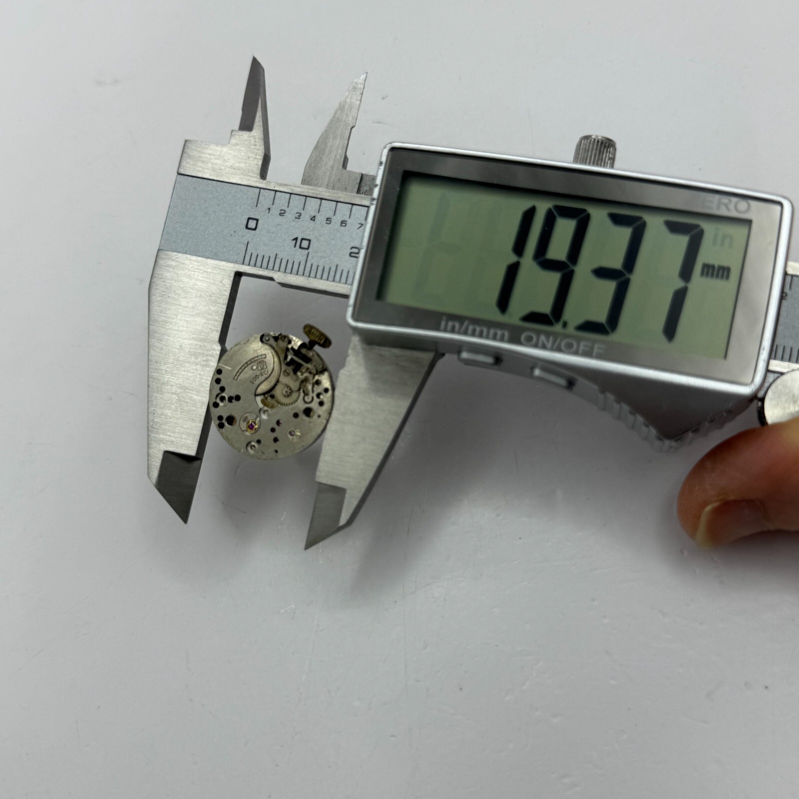 Unitas UT 200-2C1 Watch Movement Manual Wind Swiss Vintage Parts Repair 19.3mm