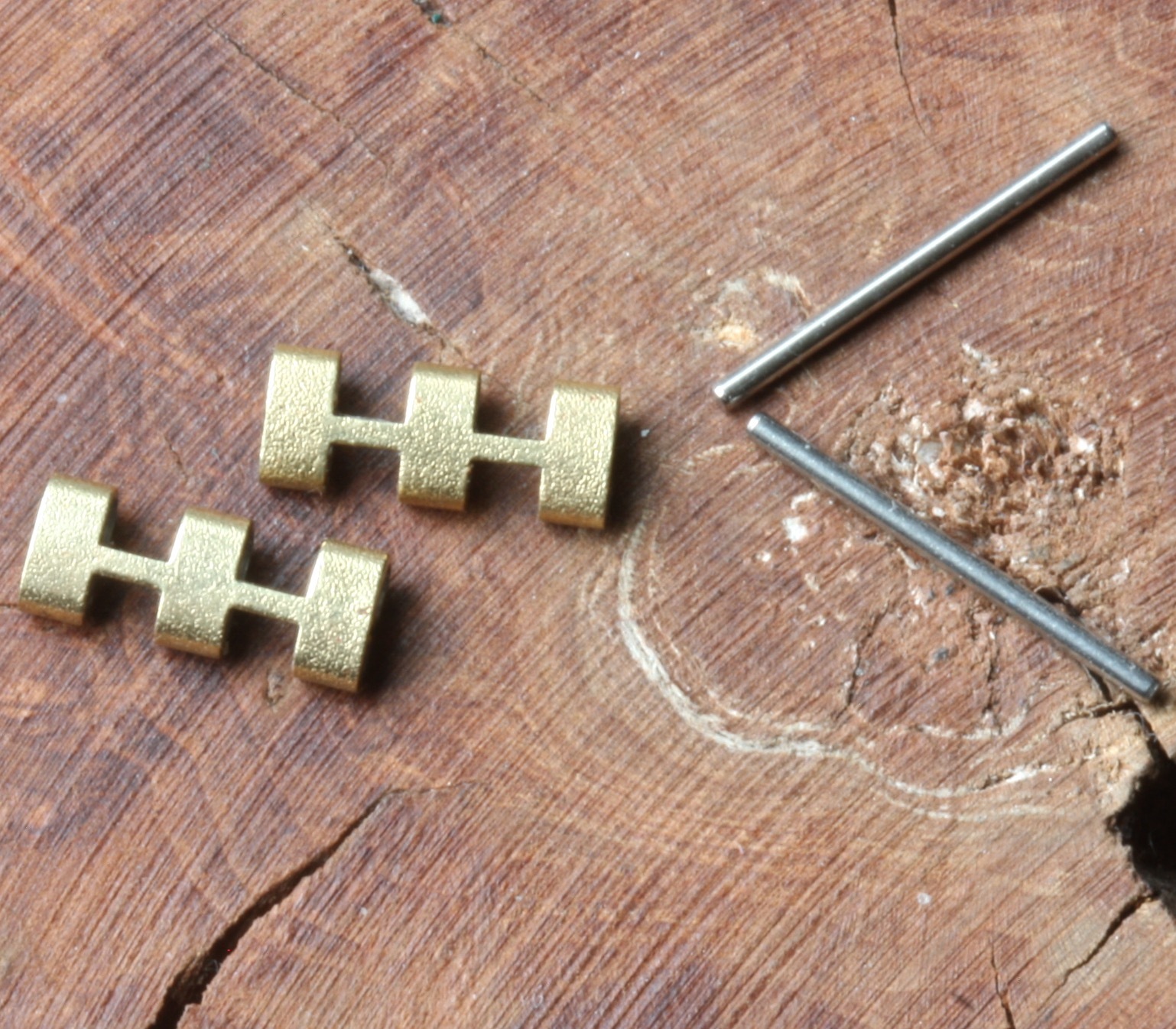 Swiss vintage NSA watch band end connectors for 7-row yellow gold plated models