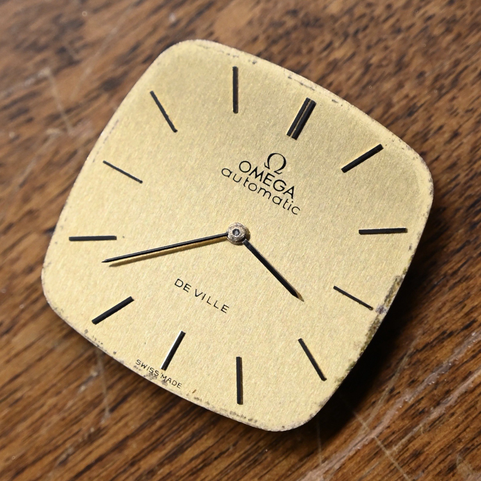 Omega De Ville Cal. 711 Automatic Watch Movement Dial Hands Crown Runs 24 Jewels
