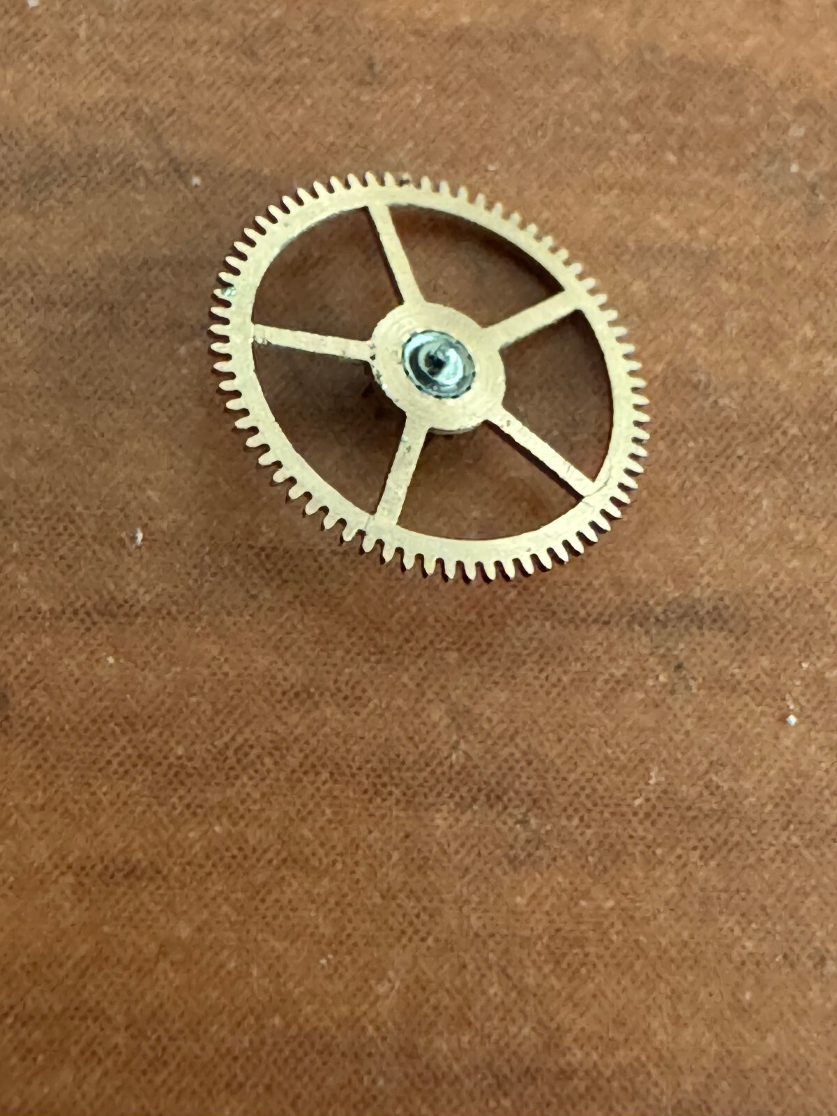 VINTAGE DRIVING GEAR FOR RATCHET WHEEL FOR OMEGA 470-1437 WRIST WATCH MOVEMENT