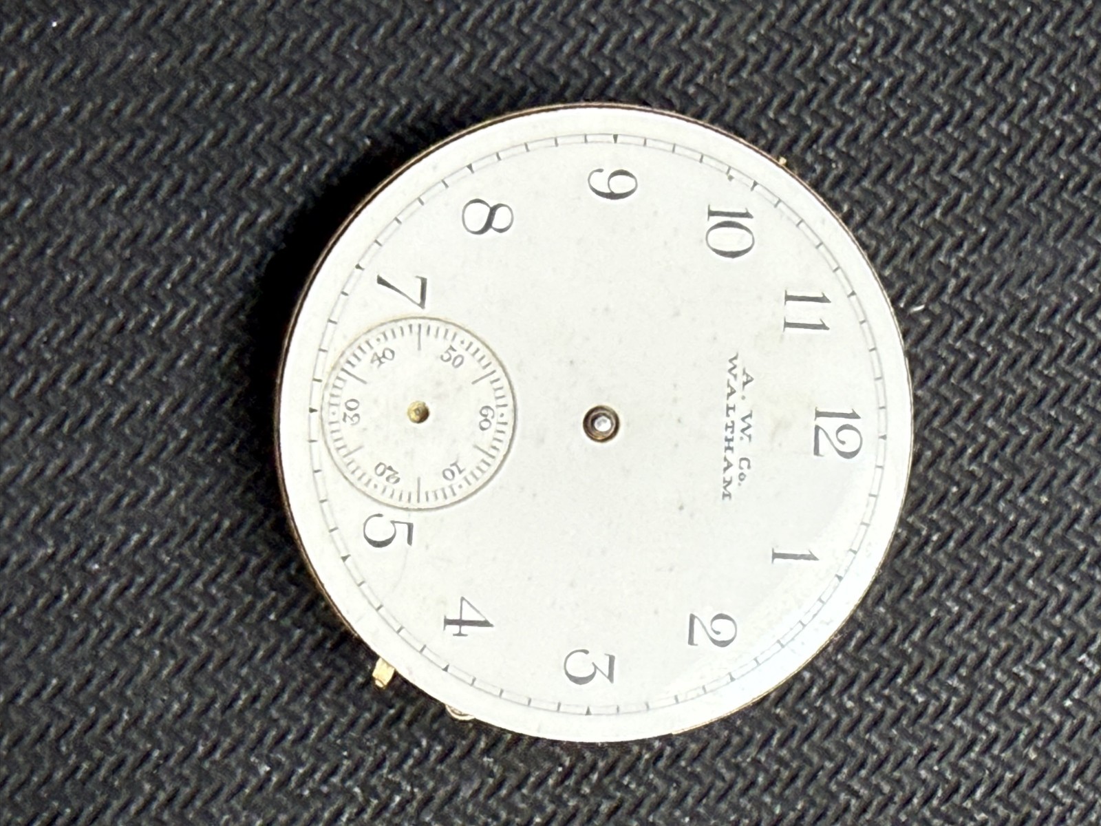 American Watch Co Waltham: size 6 – Good dial, broken staff, good dial