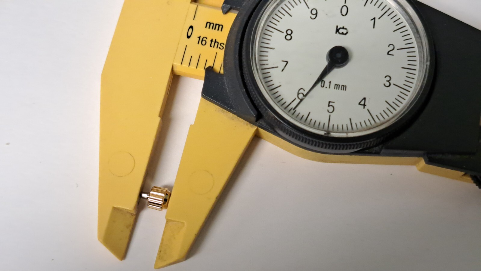 Genuine Tag Heuer crown yellow CAV-5668Y, 4.4mm diameter head, open/NEW NO NEED