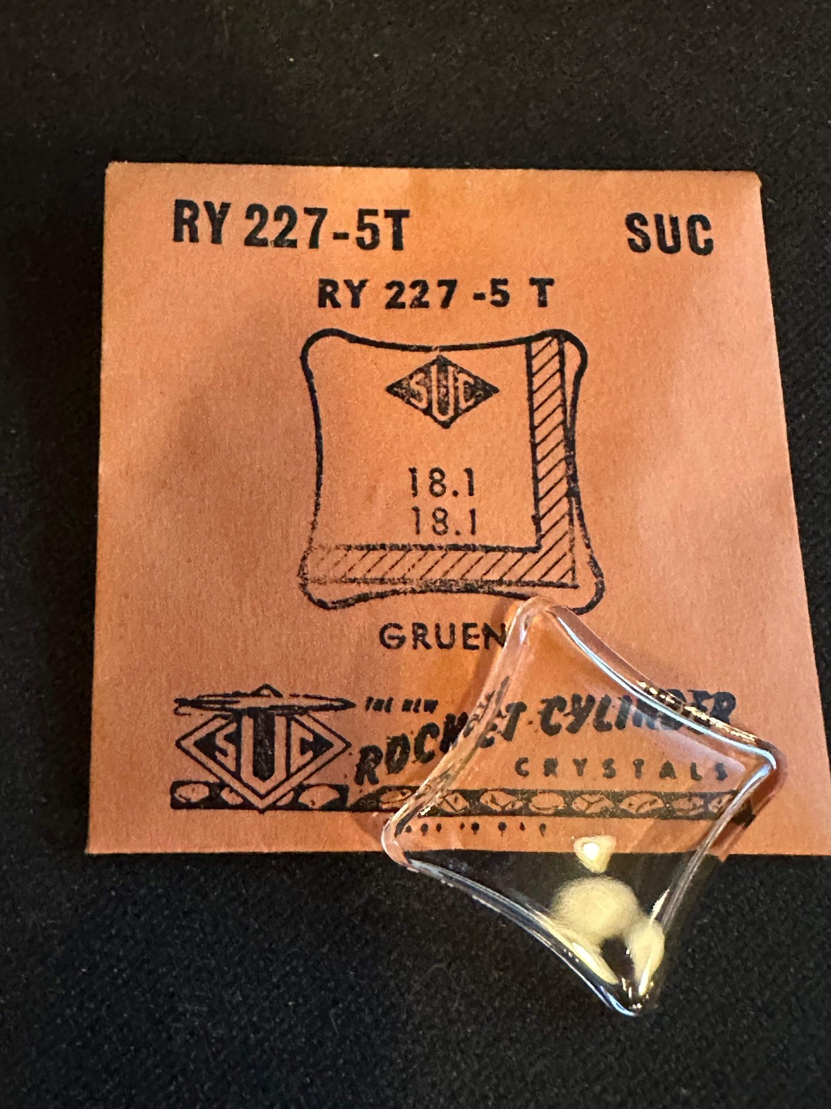 SUC Rocket Crystal RY 227-5T for GRUEN Cake-Pan case – 18.1 x 18.1mm – New