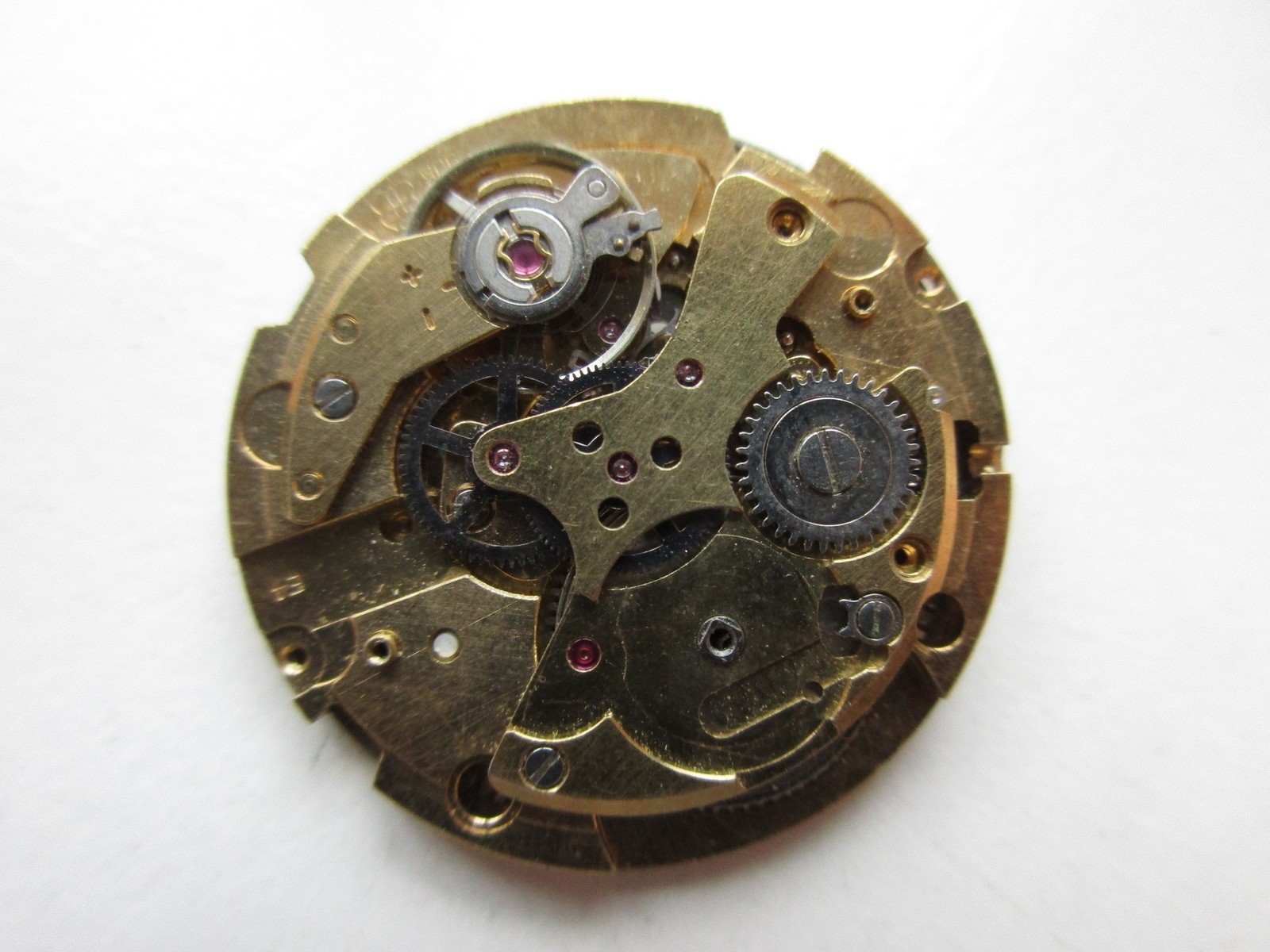FHF Fontainemelon cal. 905 incomplete watch movement – balances move – for parts