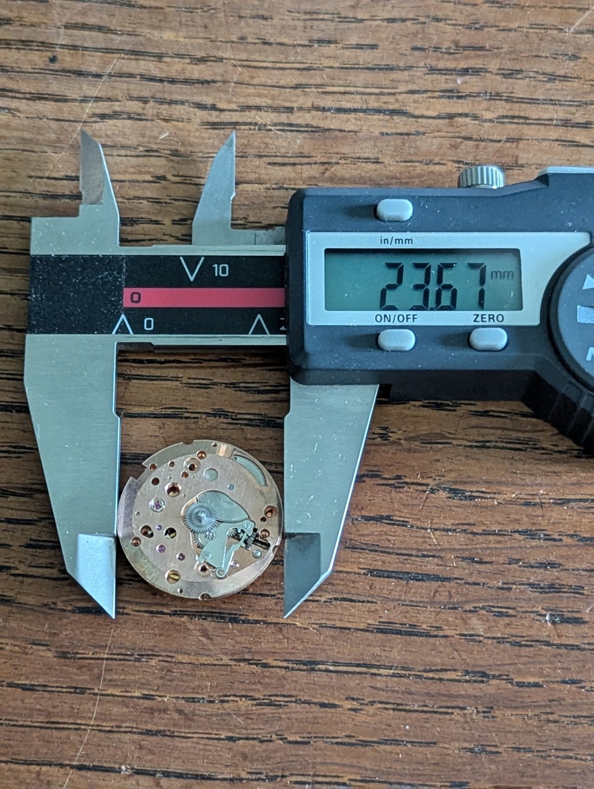Peseux 7040 Watch Movement for Restoration, Good Balance #S402