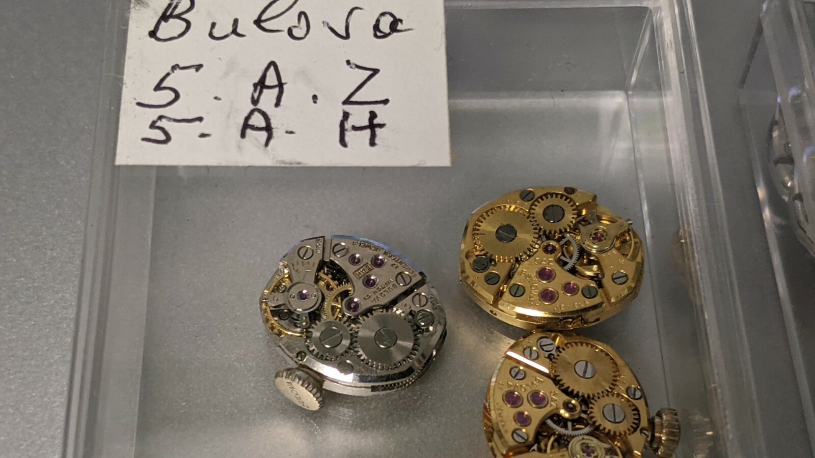1 Lot of Bulova Watch movements: 5 AZ, 5 AH, 5 AC, 5 BC, 5 AR (28 movements tota